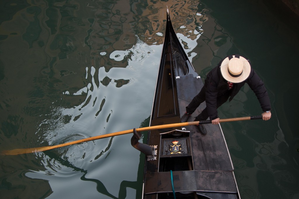 Gondolier  Venise