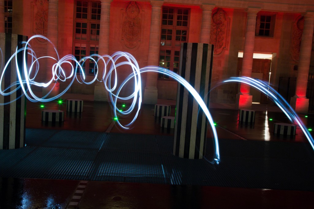 Colonnes de Buren light painting