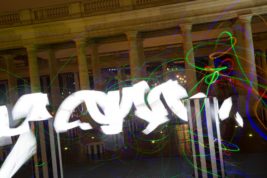 Colonnes de Buren light painting 3