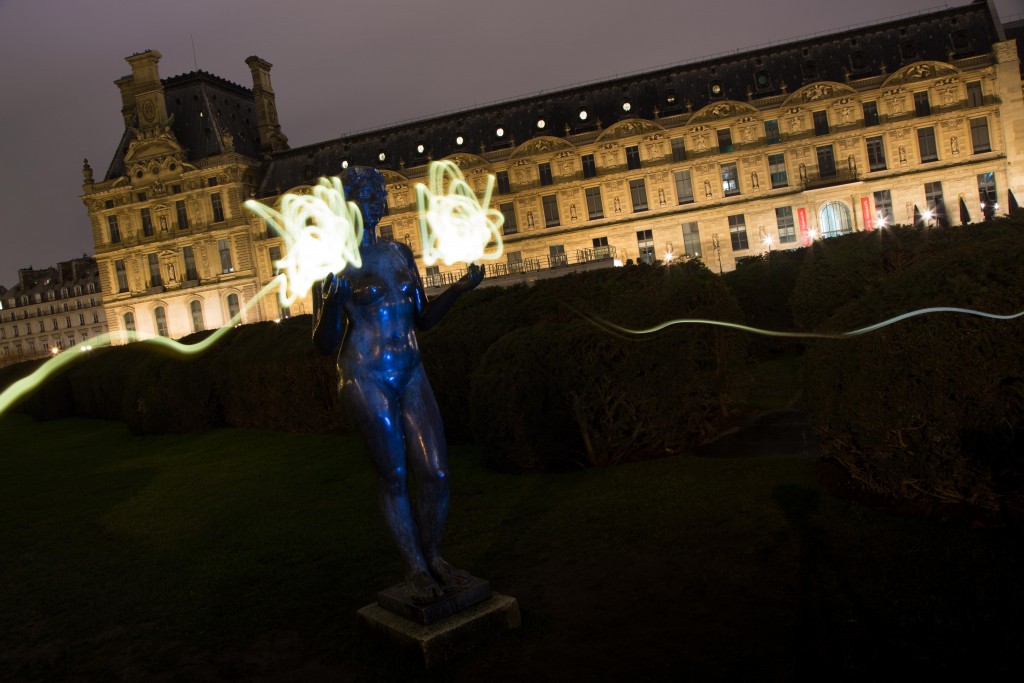 statues tuileries fire ball 