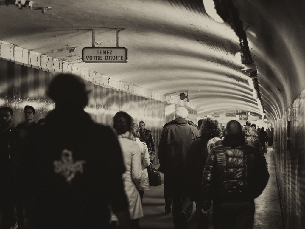 chatelet - tenez votre droite