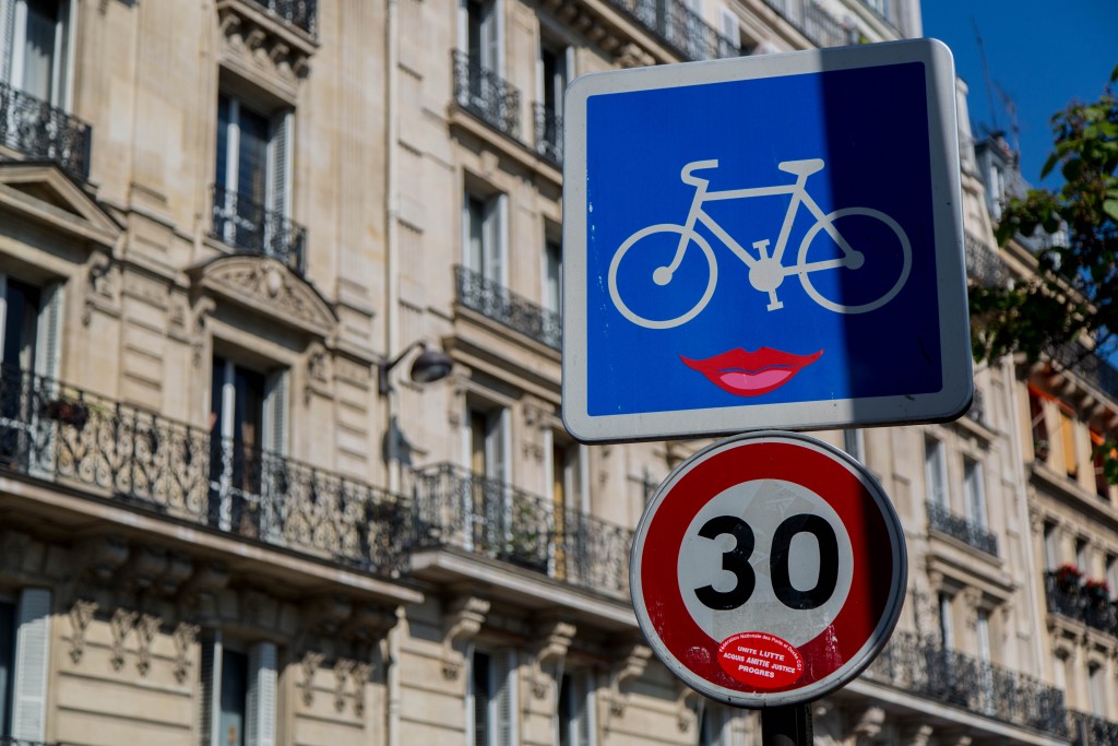 Street art Clet Lady vélo