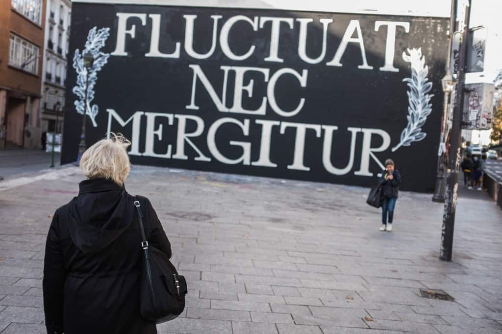 Fluctuat nec mergitur