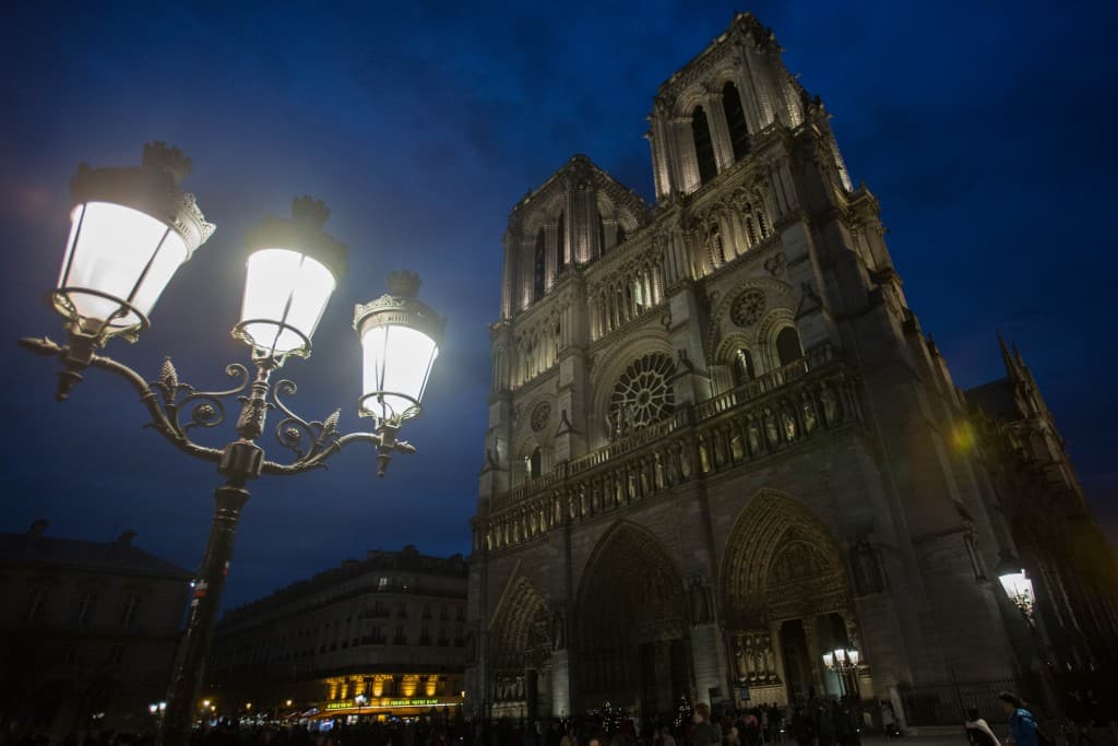 Notre dame de nuit 2