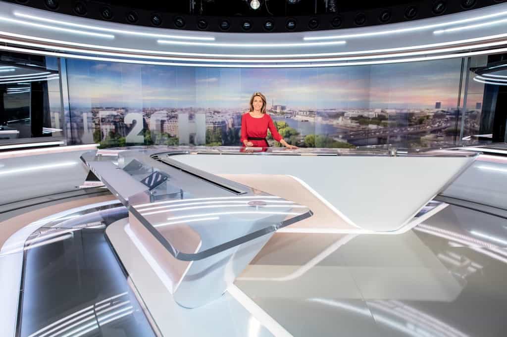 Plateau du JT de 20 heures sur TF1 avec Claire Coudray 