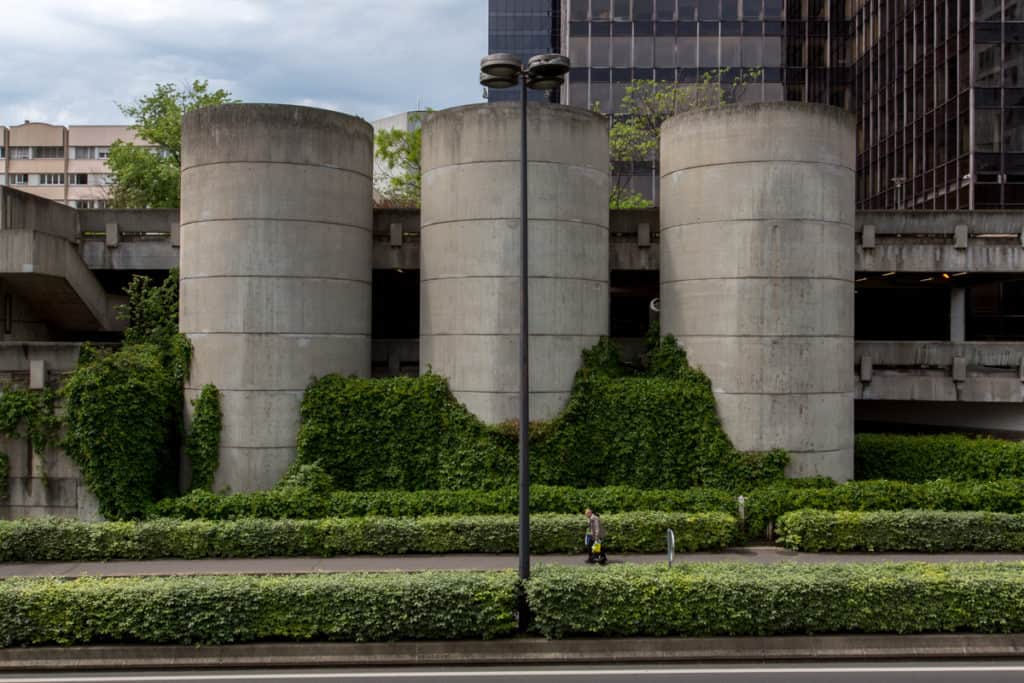 la defense JCB-27